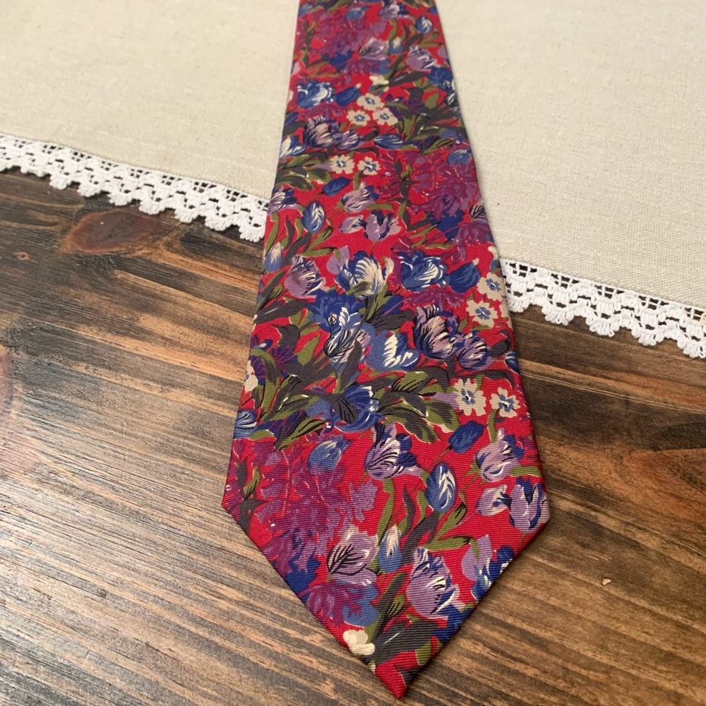 Ultra floral tie